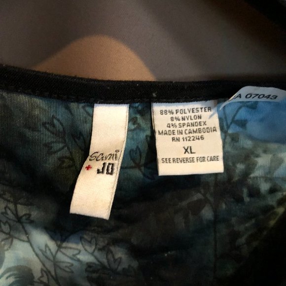 EEUC V-neck sleeveless blouse with texture (XL) - Picture 3 of 4